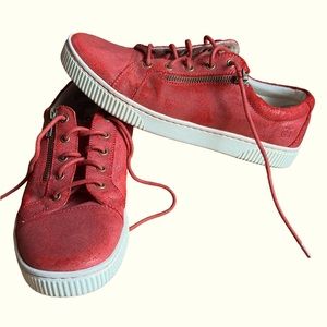 Born Tamara distressed sneakers women’s size 9.5M